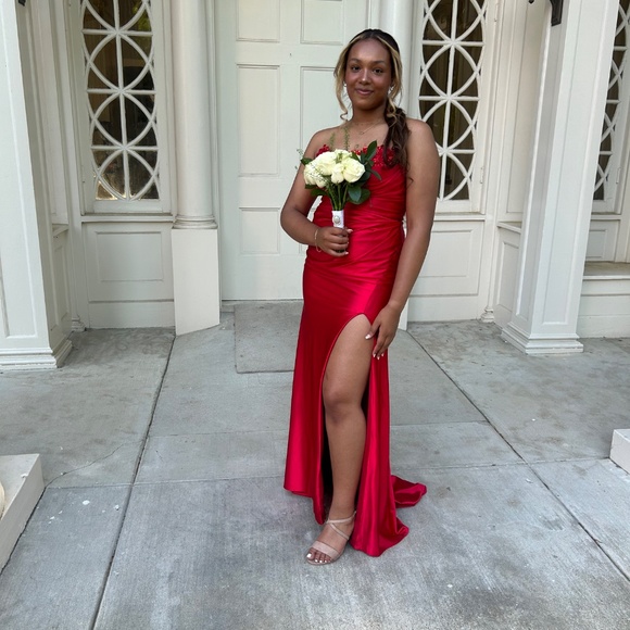 Prom dress - Picture 2 of 3